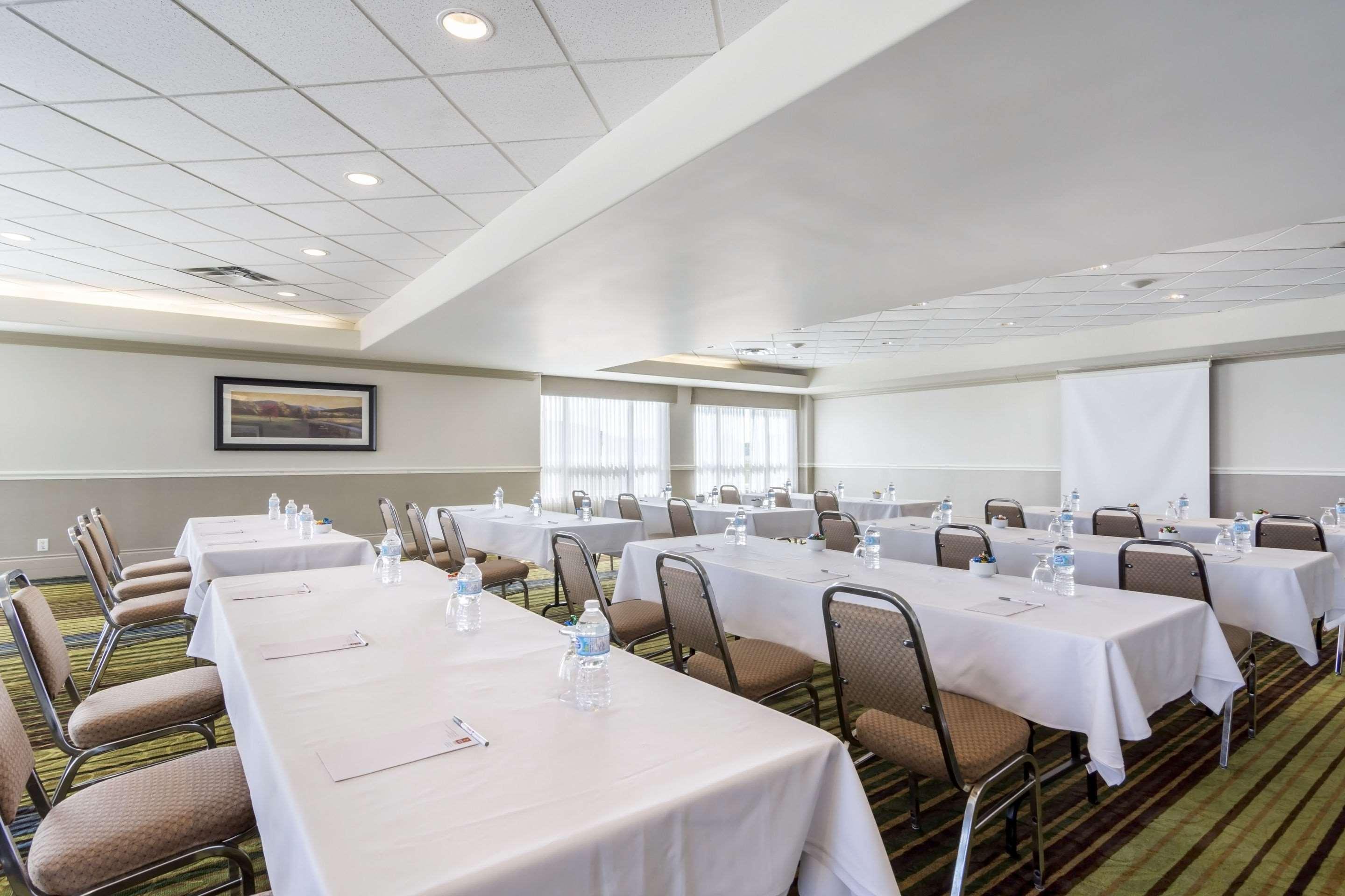 Clarion Hotel & Conference Centre Sherwood Park Exterior foto